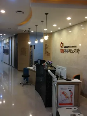 강남비뇨기과의원 — 업체가 네이버 플레이스에 올린 사진 3