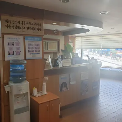 김재준피부과의원 — 업체가 네이버 플레이스에 올린 사진 2