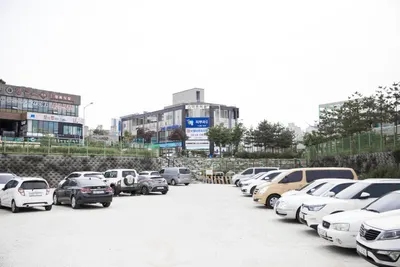 더웰피부과의원 — 업체가 네이버 플레이스에 올린 사진 1