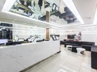 라인피부과의원 — 업체가 네이버 플레이스에 올린 사진 2